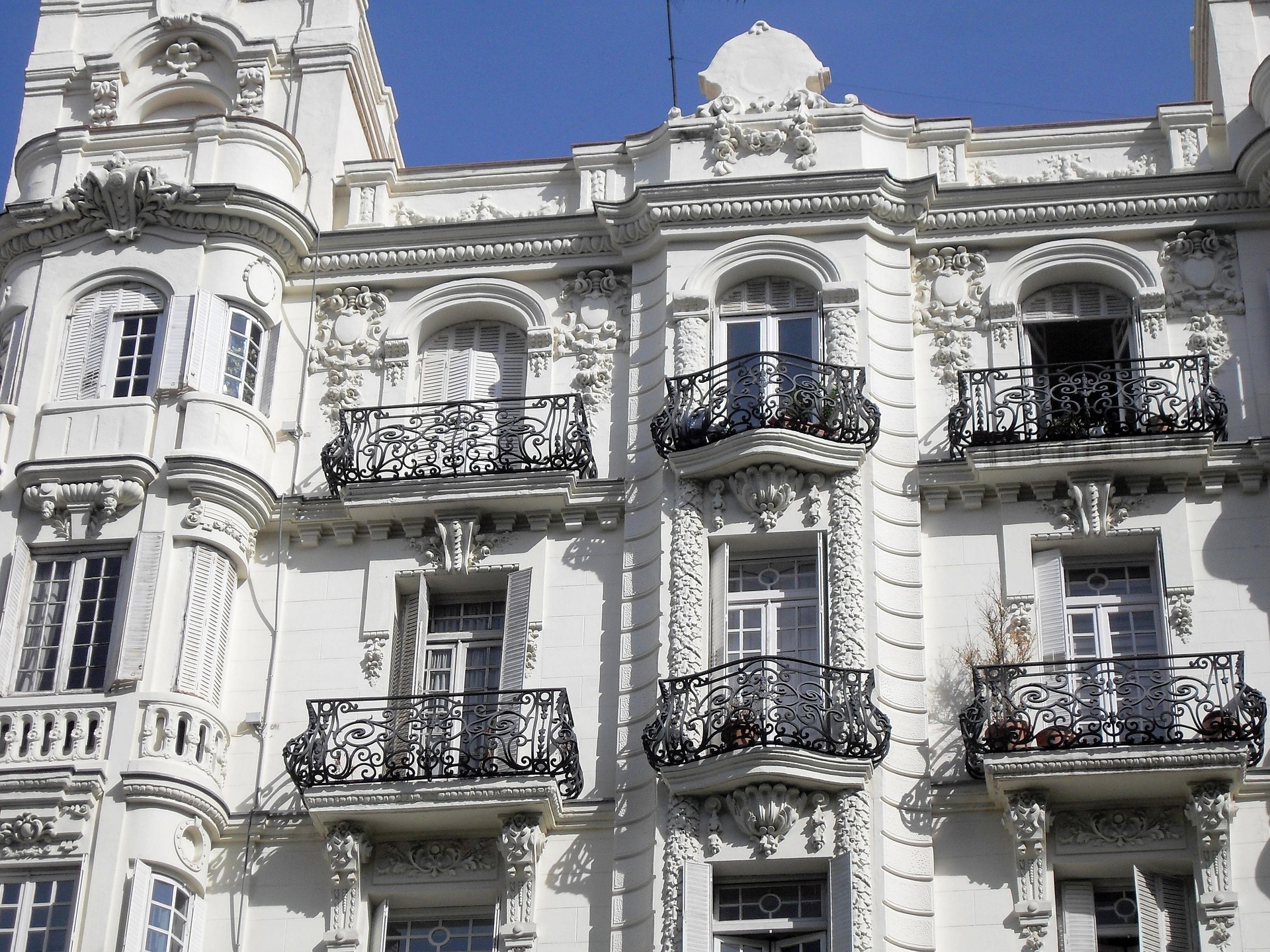 Edificio clásico de viviendas en régimen de propiedad horizontal